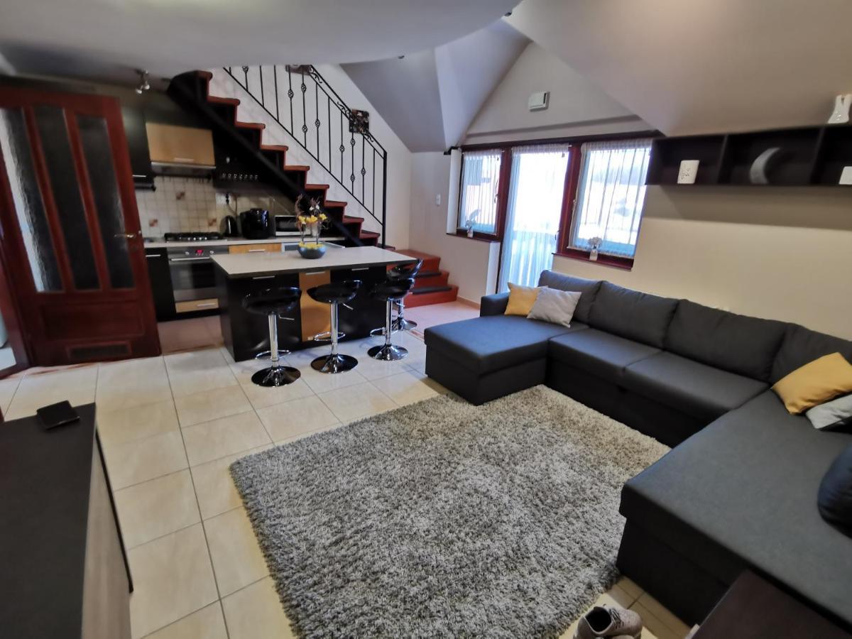 Galery Apartman Gyula Exterior foto